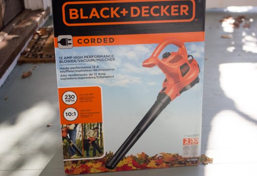 Black + Decker leaf blower 