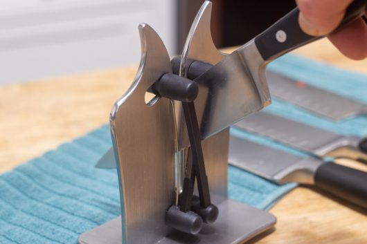 What A Pull Through Knife Sharpener ACTUALLY Does To Your Knife
